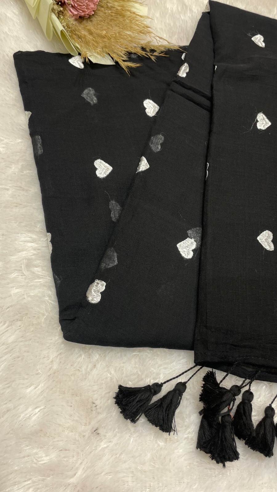 Heart embroidery saree angle 2