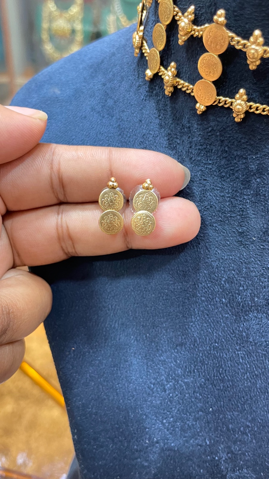two coins choker