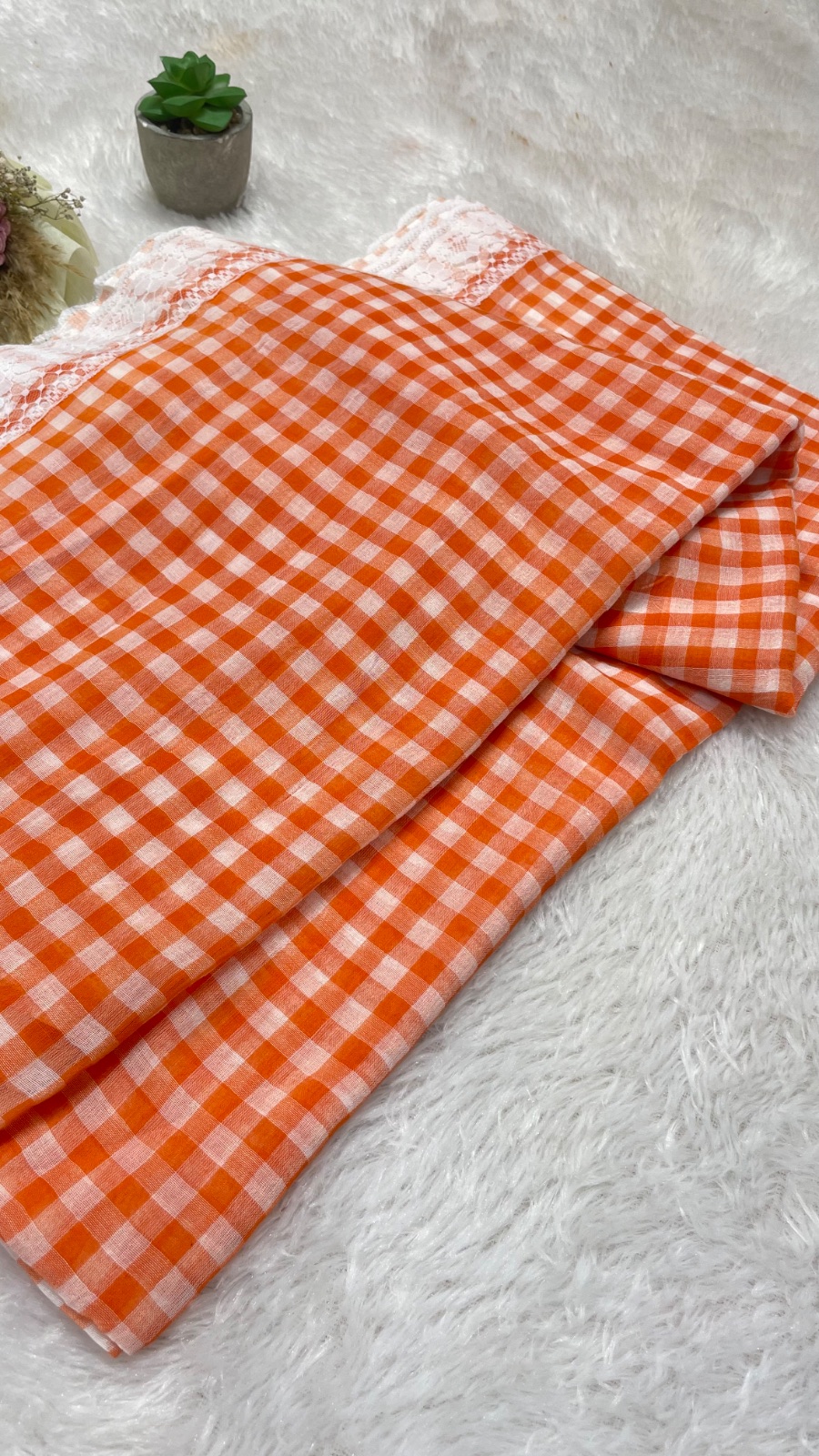 Checks with lace saree angle 2