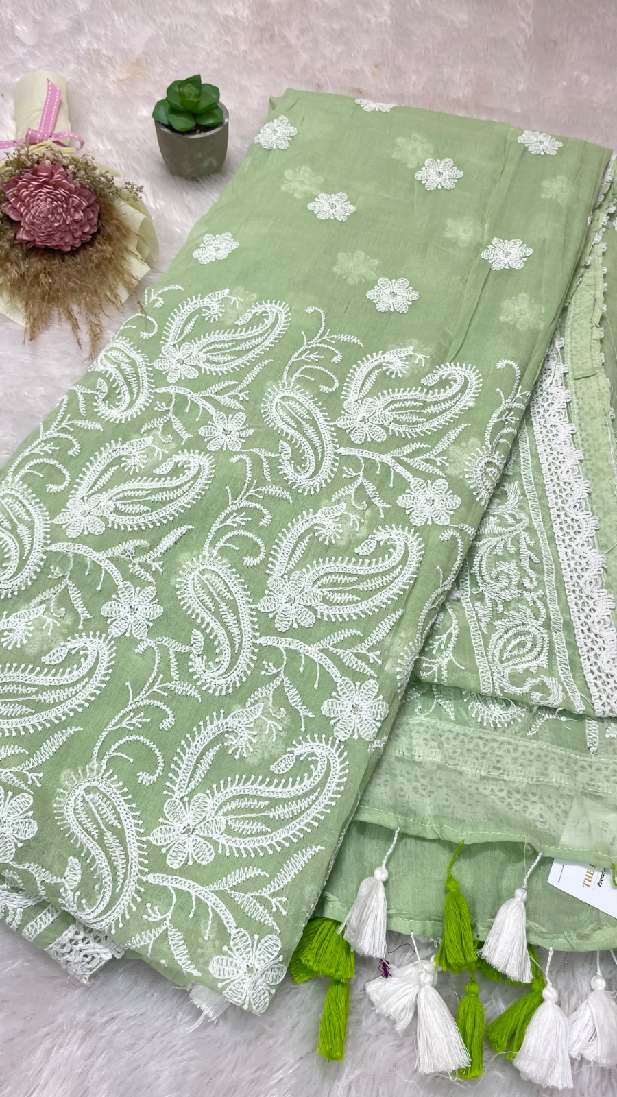 Chikankari saree angle 5