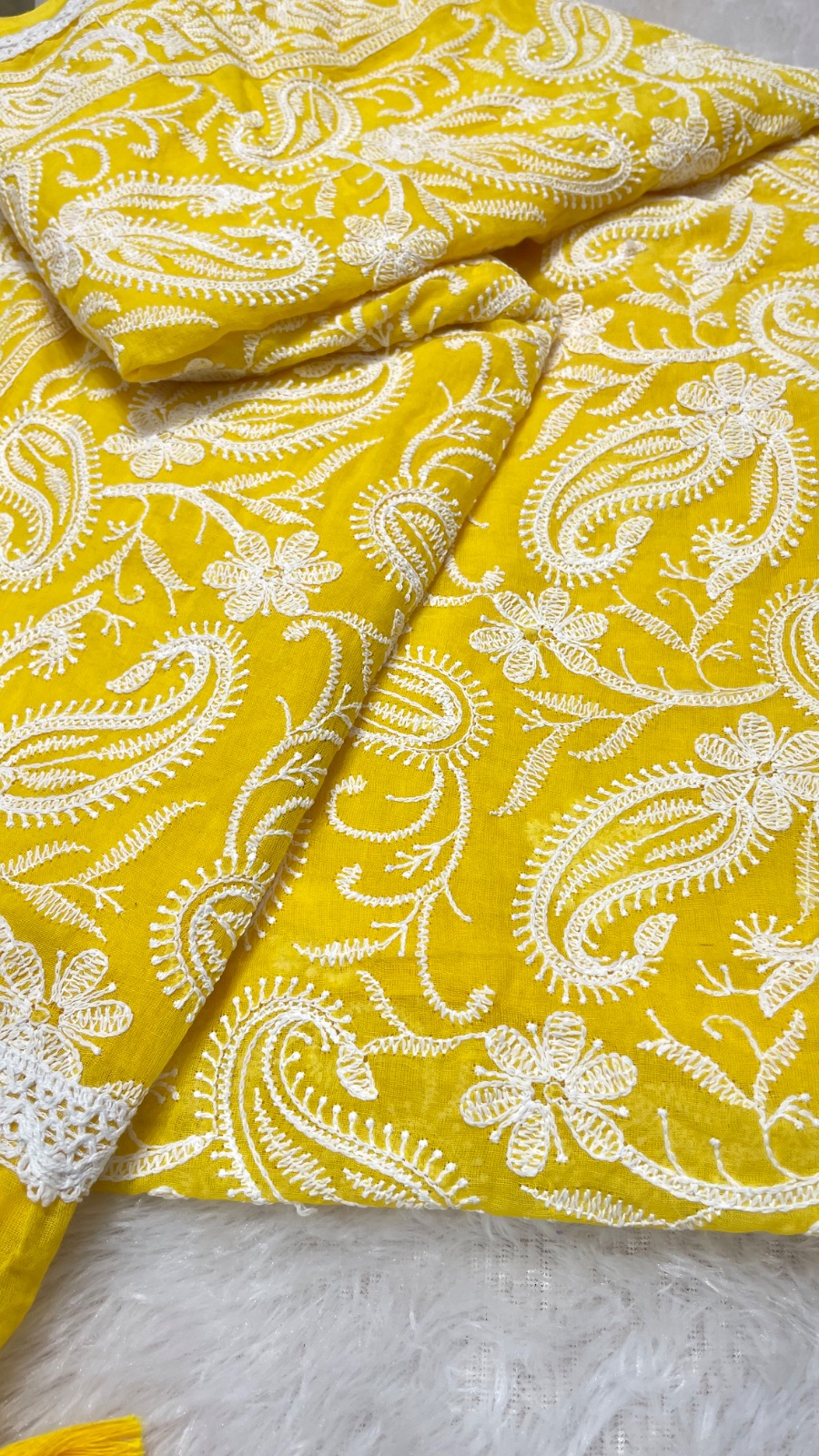 Chikankari saree angle 4
