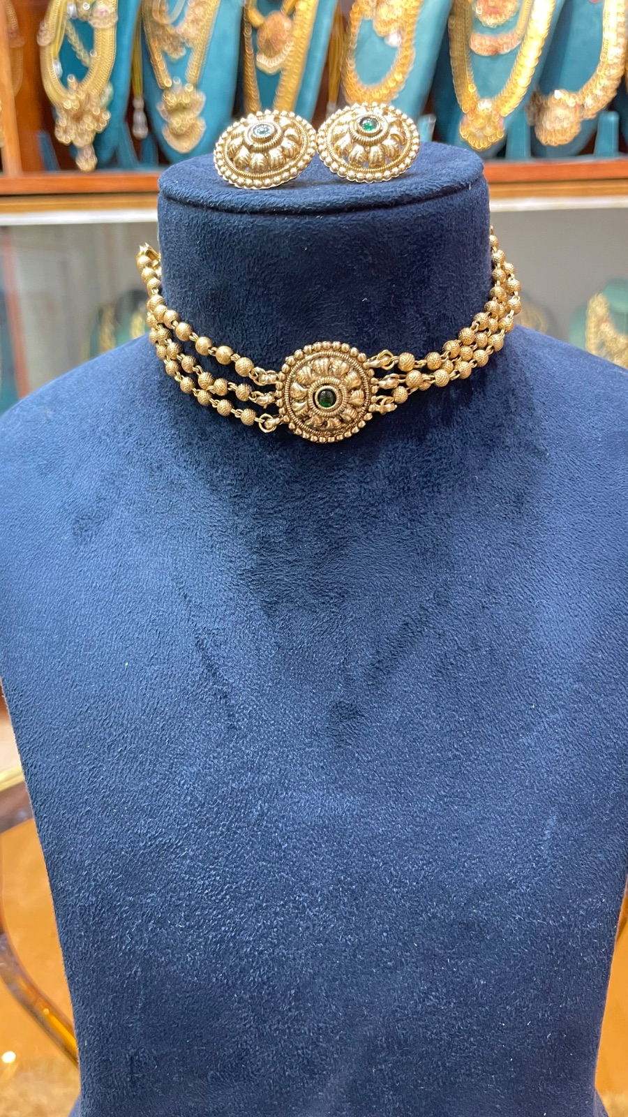 Beads choker