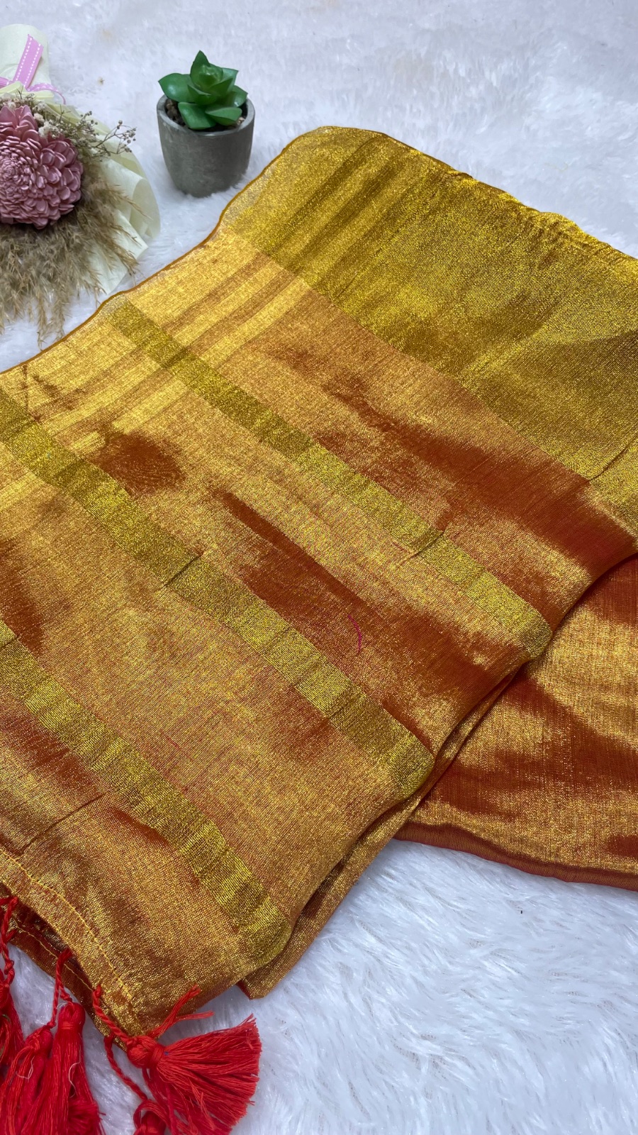 Golden sheen saree angle 4