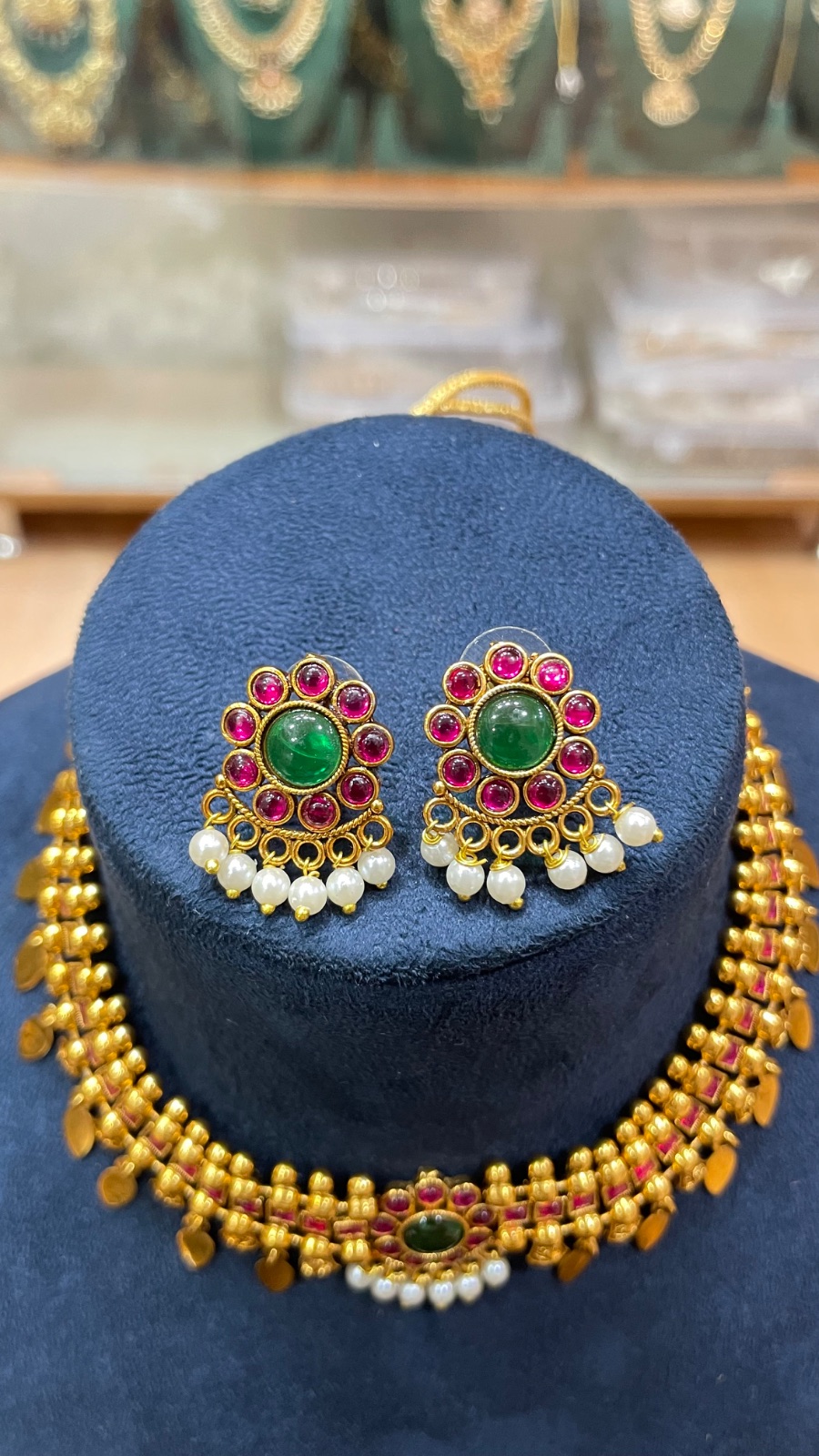 Pink stones and pearl with leaf drops