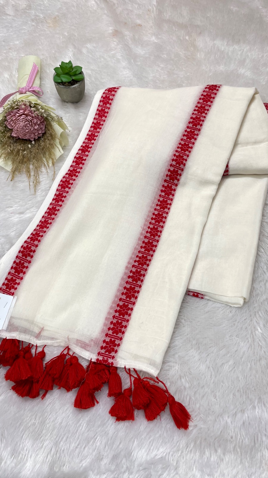 White cotton saree angle 5