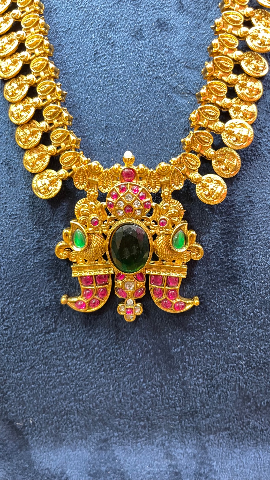 Puligoru design with peacock motifs pendant angle 4