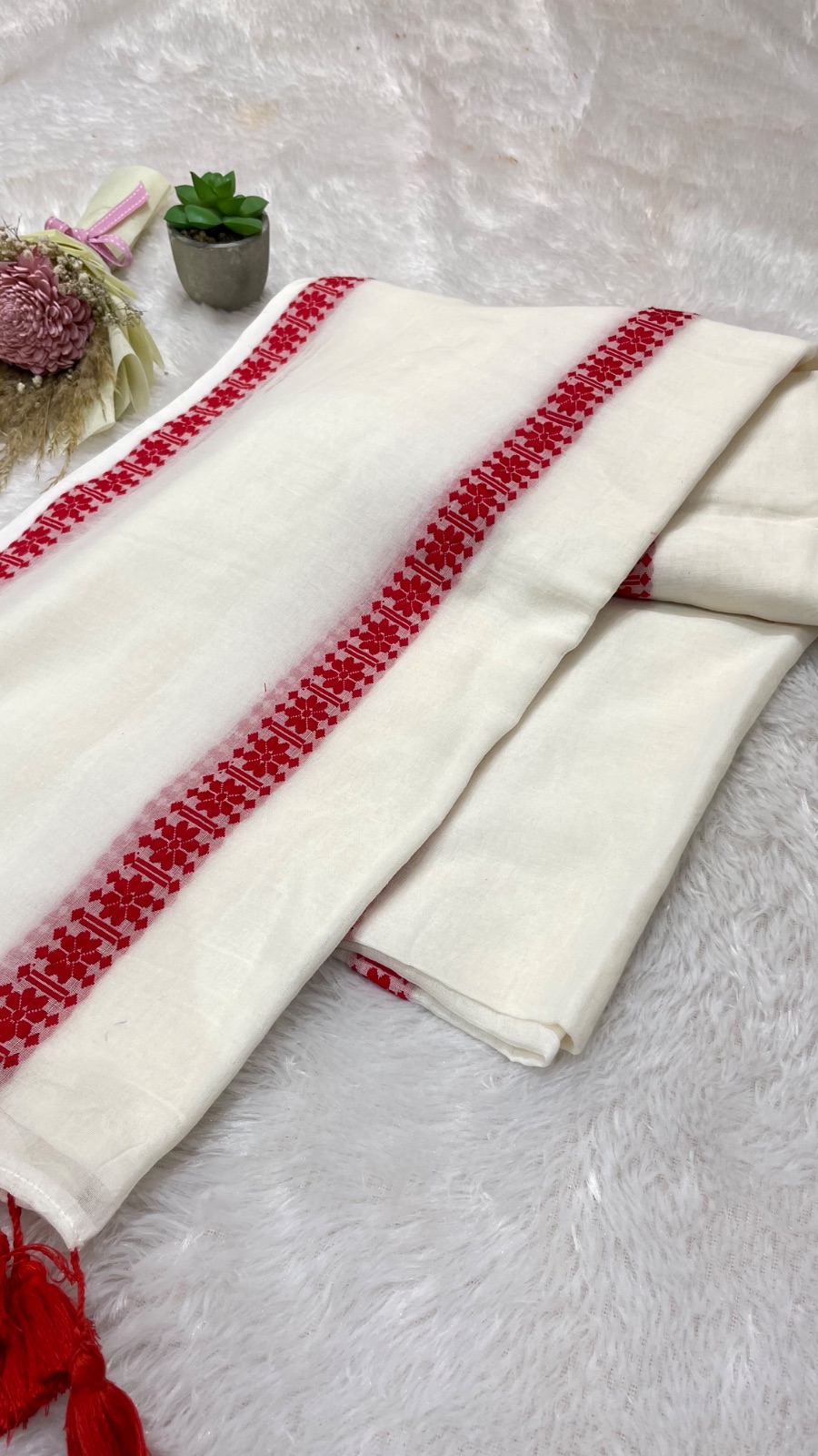 White cotton saree angle 3