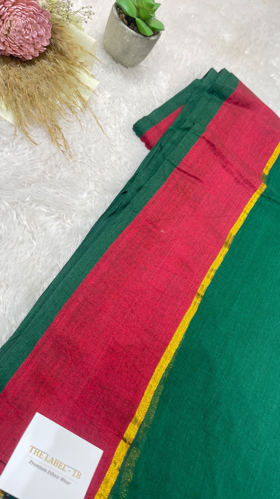 Plain with contrast border cotton saree angle 2