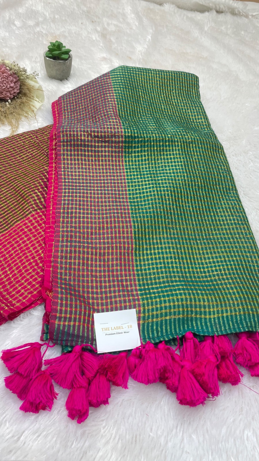 Small checks cotton saree angle 5