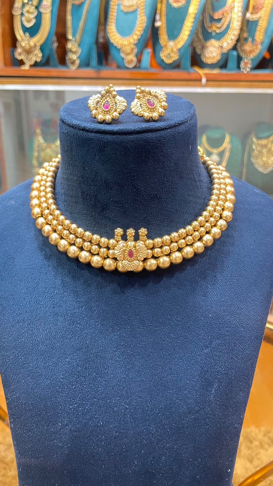 Small beads choker