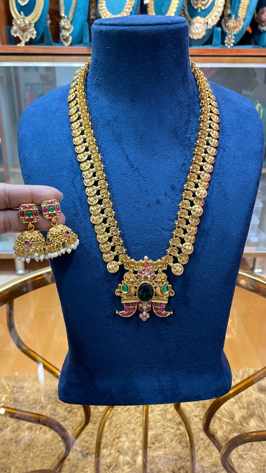 Puligoru design with peacock motifs pendant angle 5