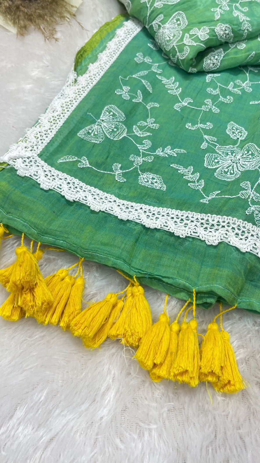 Chikankari saree angle 2