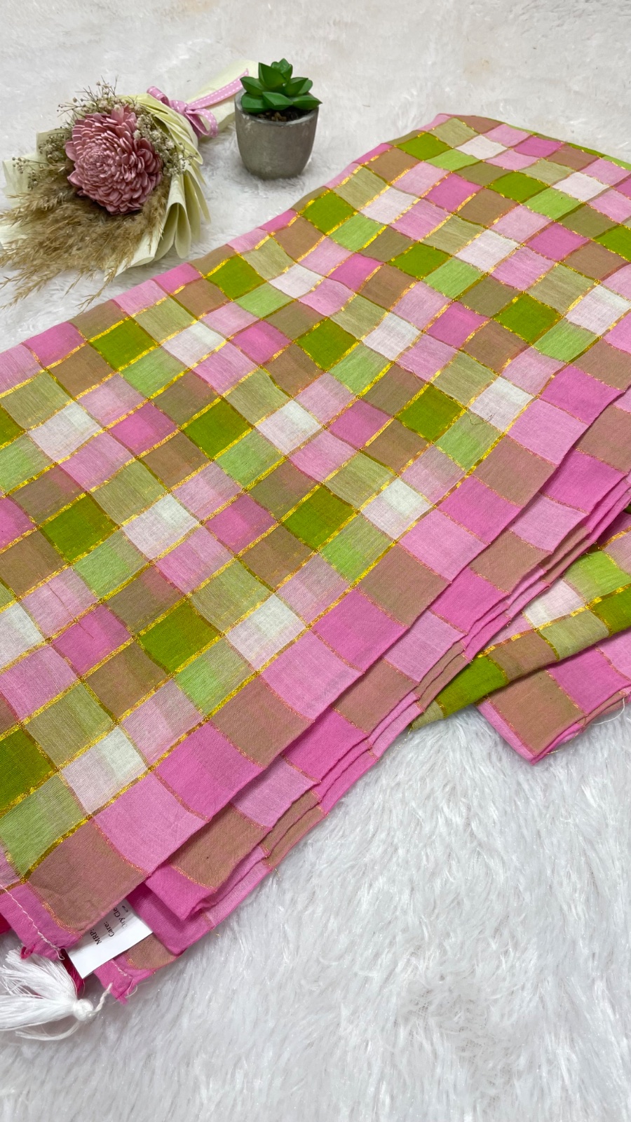 Pink Checks pattern saree angle 4