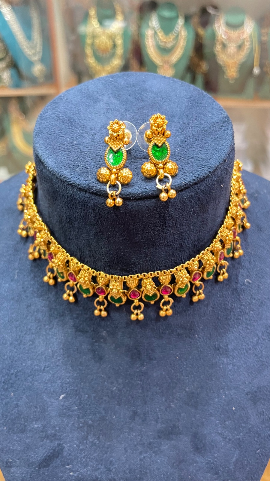Pink and green drops choker