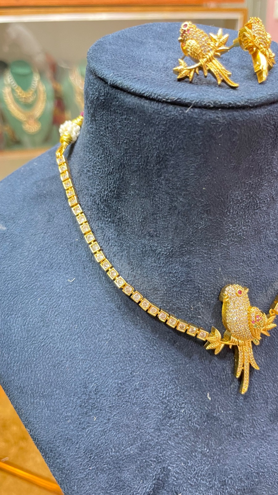 parrot design golden finishing angle 3