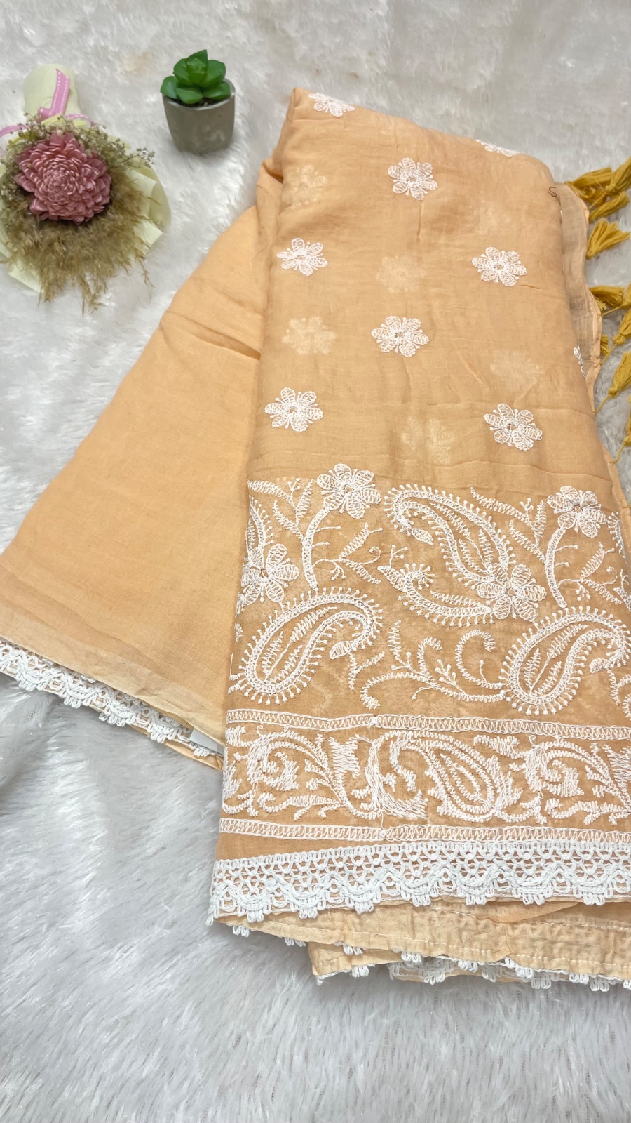Chikankari saree angle 5