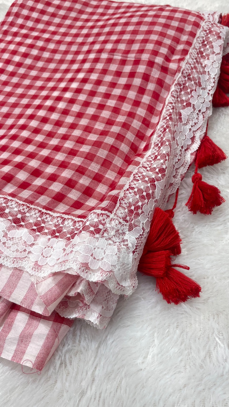 Medium checks cotton saree angle 3