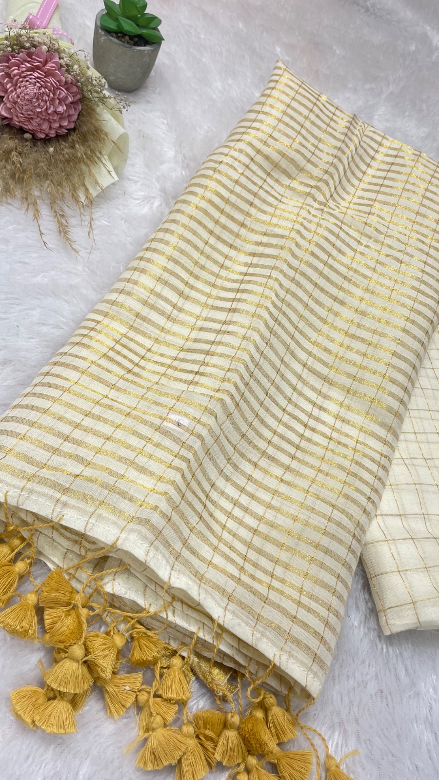 Golden sari checked saree angle 5