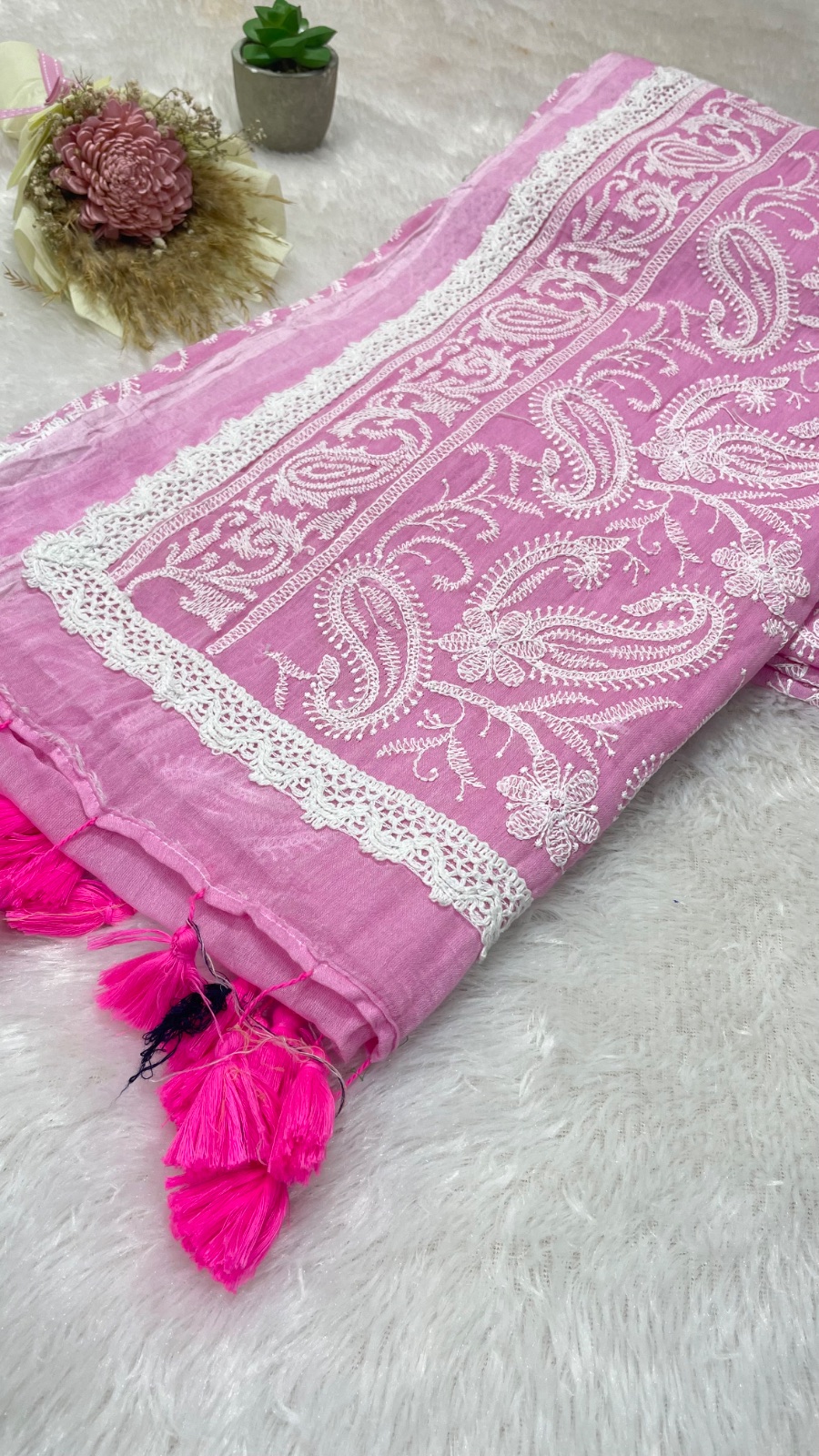 Chikankari saree angle 2