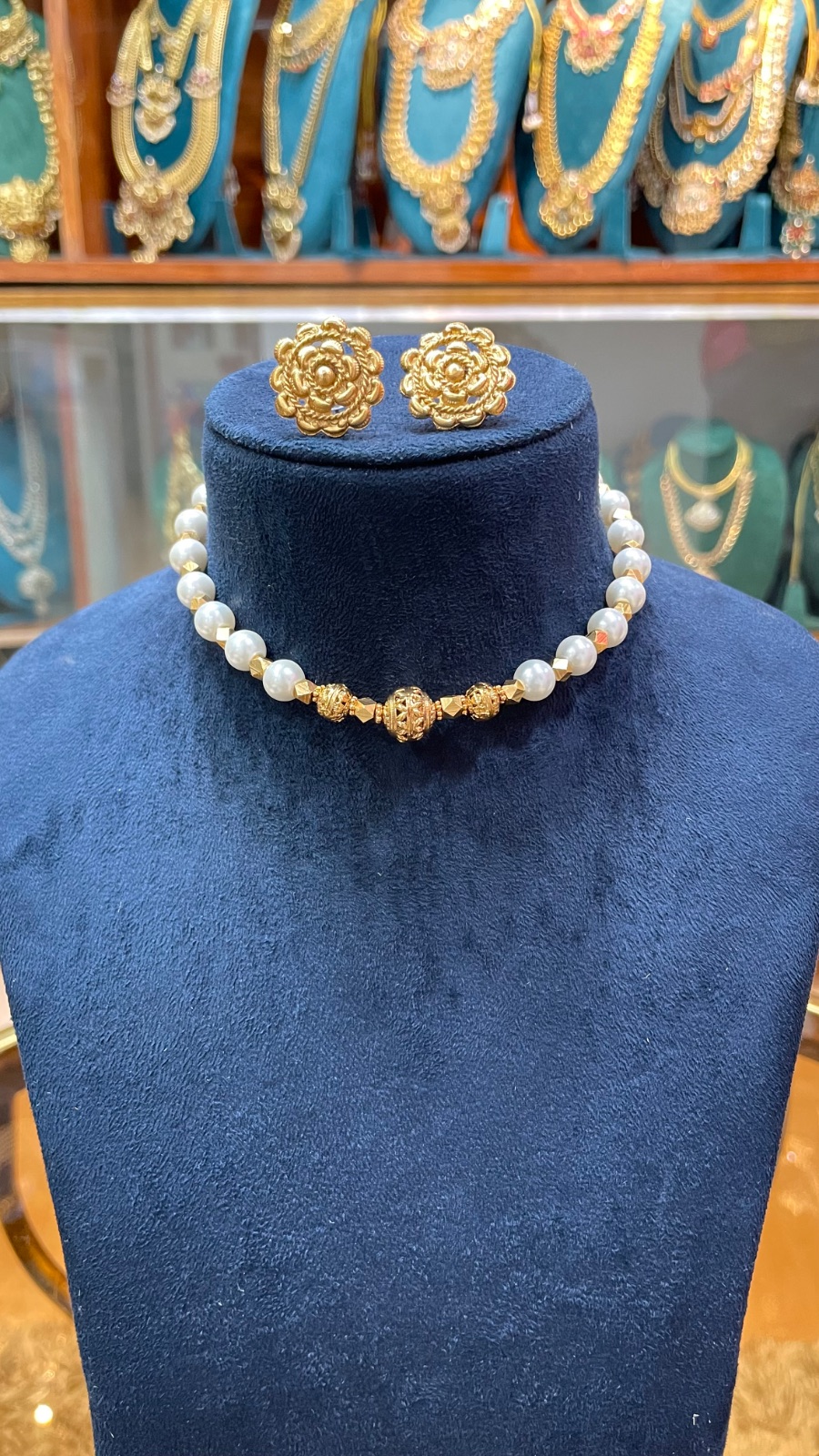 pearl with gold beads choker