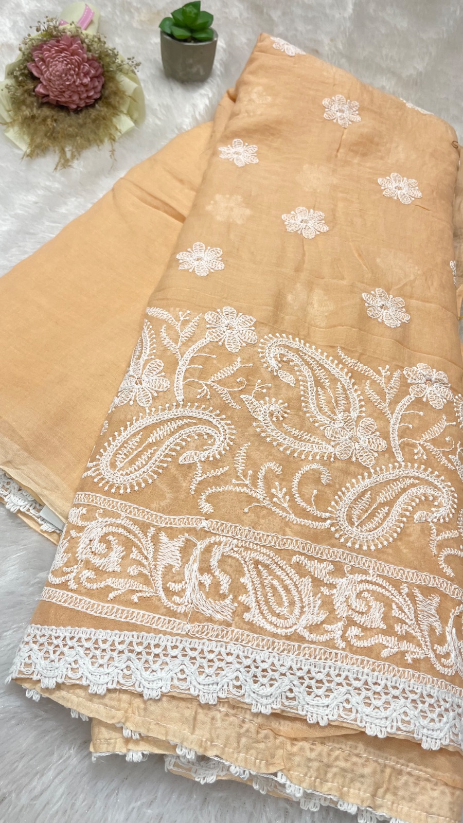 Chikankari saree angle 4