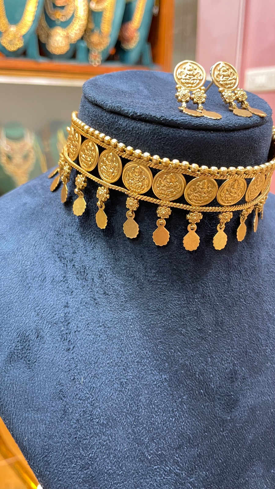 small Lakshmi kasu choker angle 2
