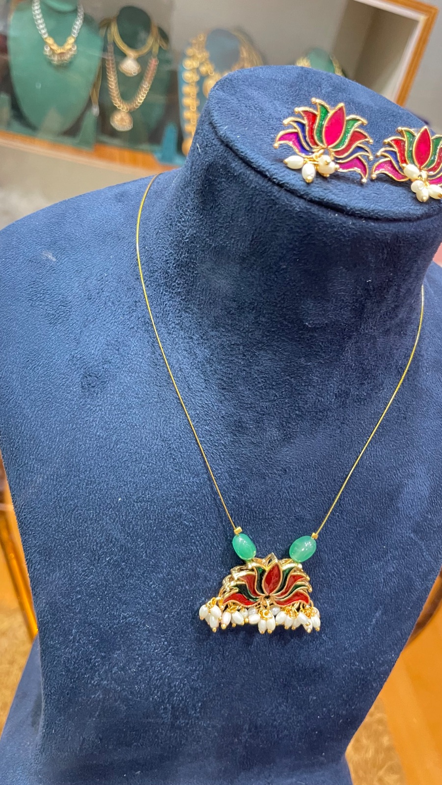 Invisible chain with beg lotus design angle 2
