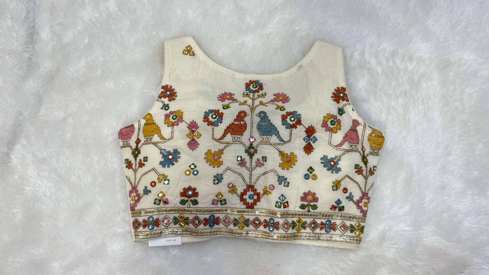 Sleeveless embroidery blouse angle 2