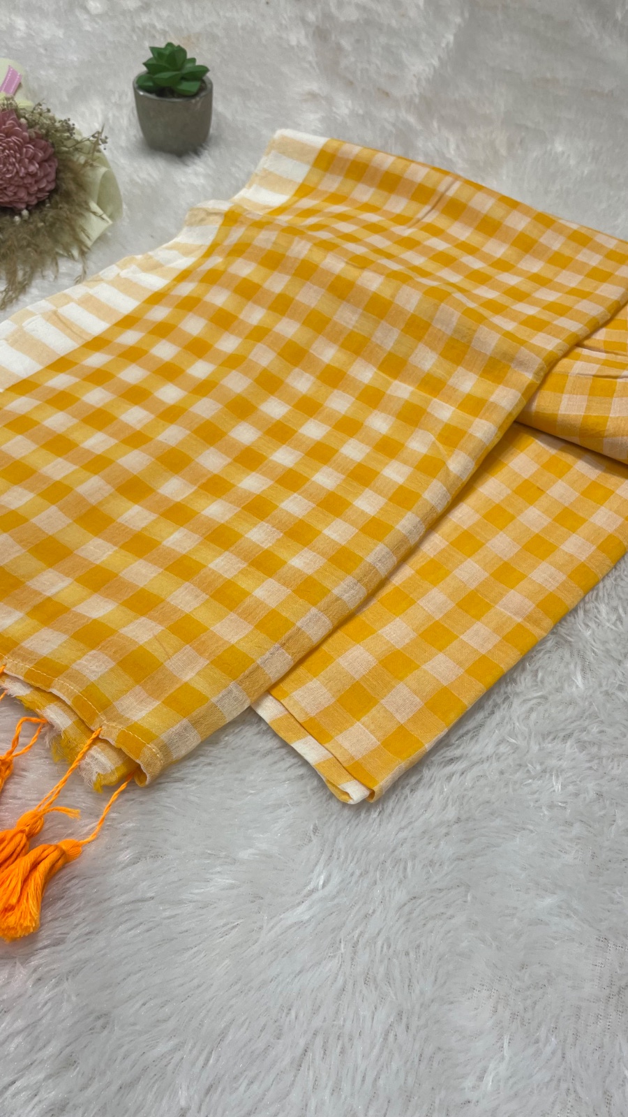 Checked cotton saree angle 3