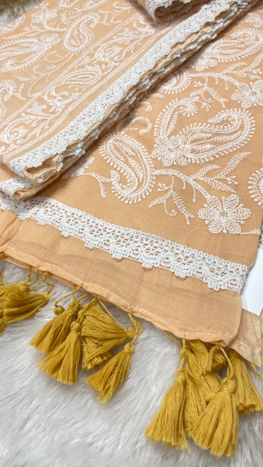 Chikankari saree angle 3