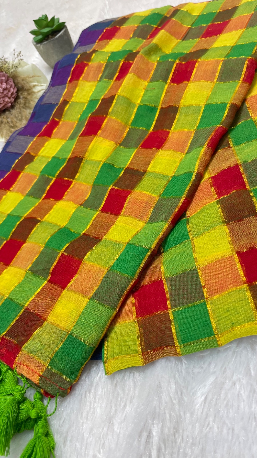 Checks pattern saree angle 3
