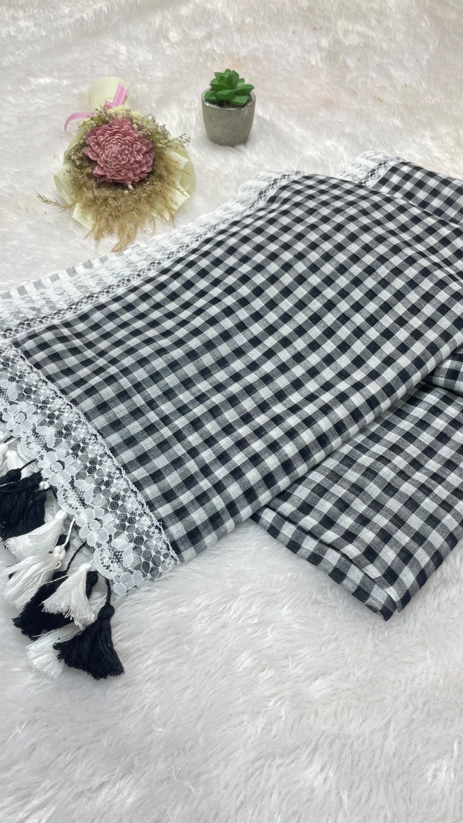 Checks with lace saree angle 3