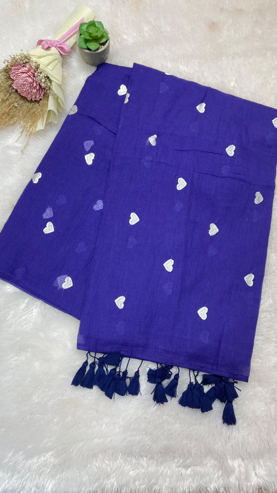 Heart embroidery saree angle 2