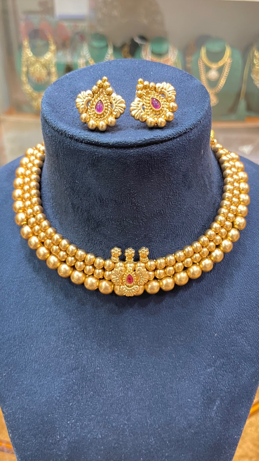 Small beads choker