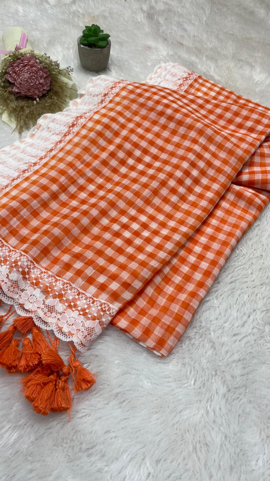 Checks with lace saree angle 4
