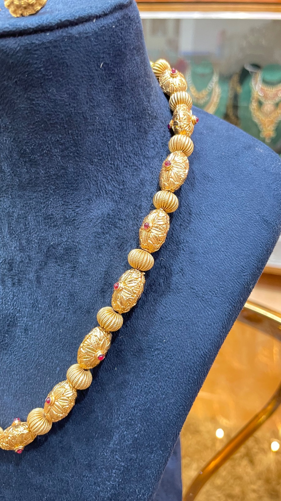 beads Sara necklace angle 3