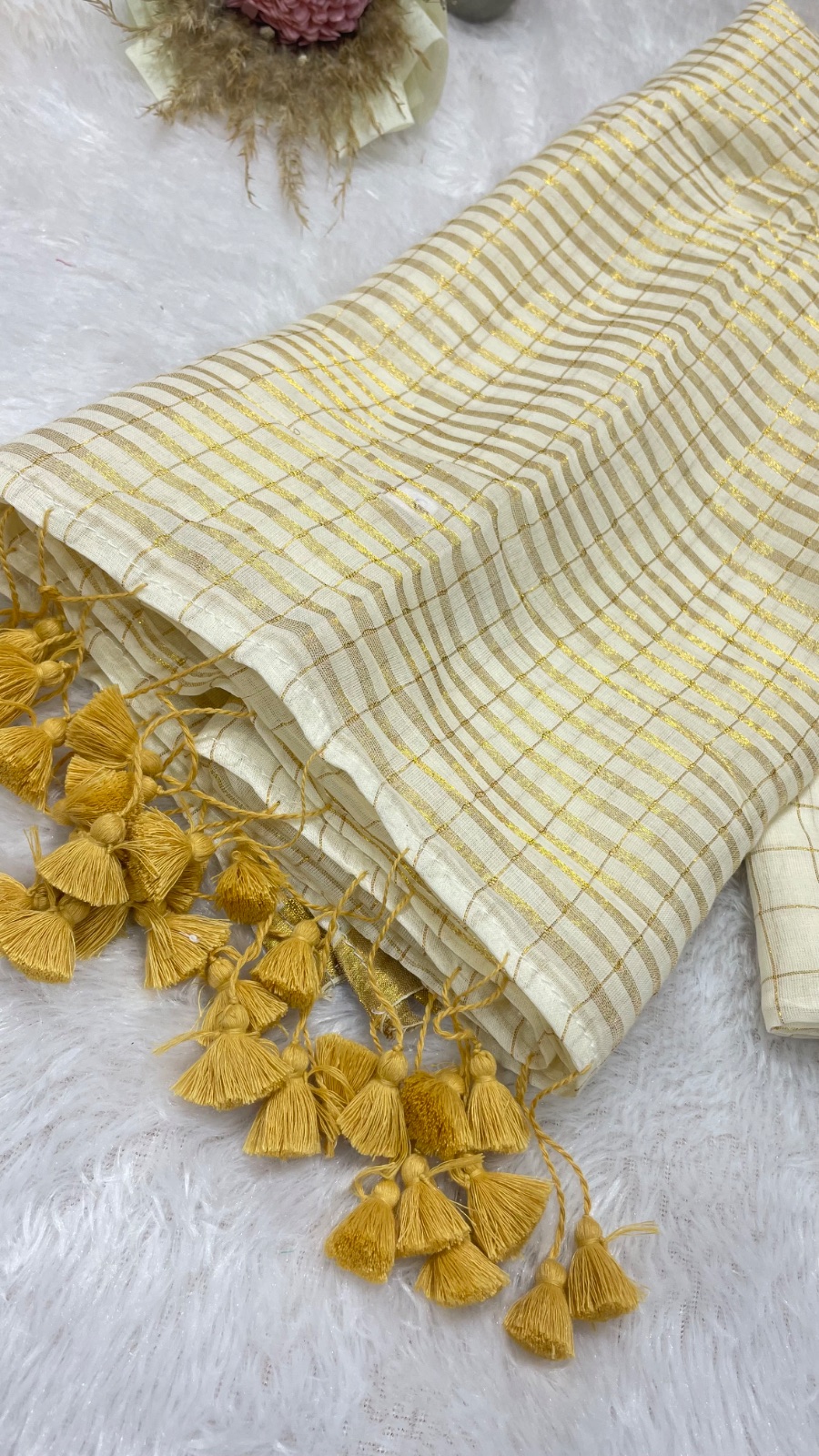 Golden sari checked saree angle 4