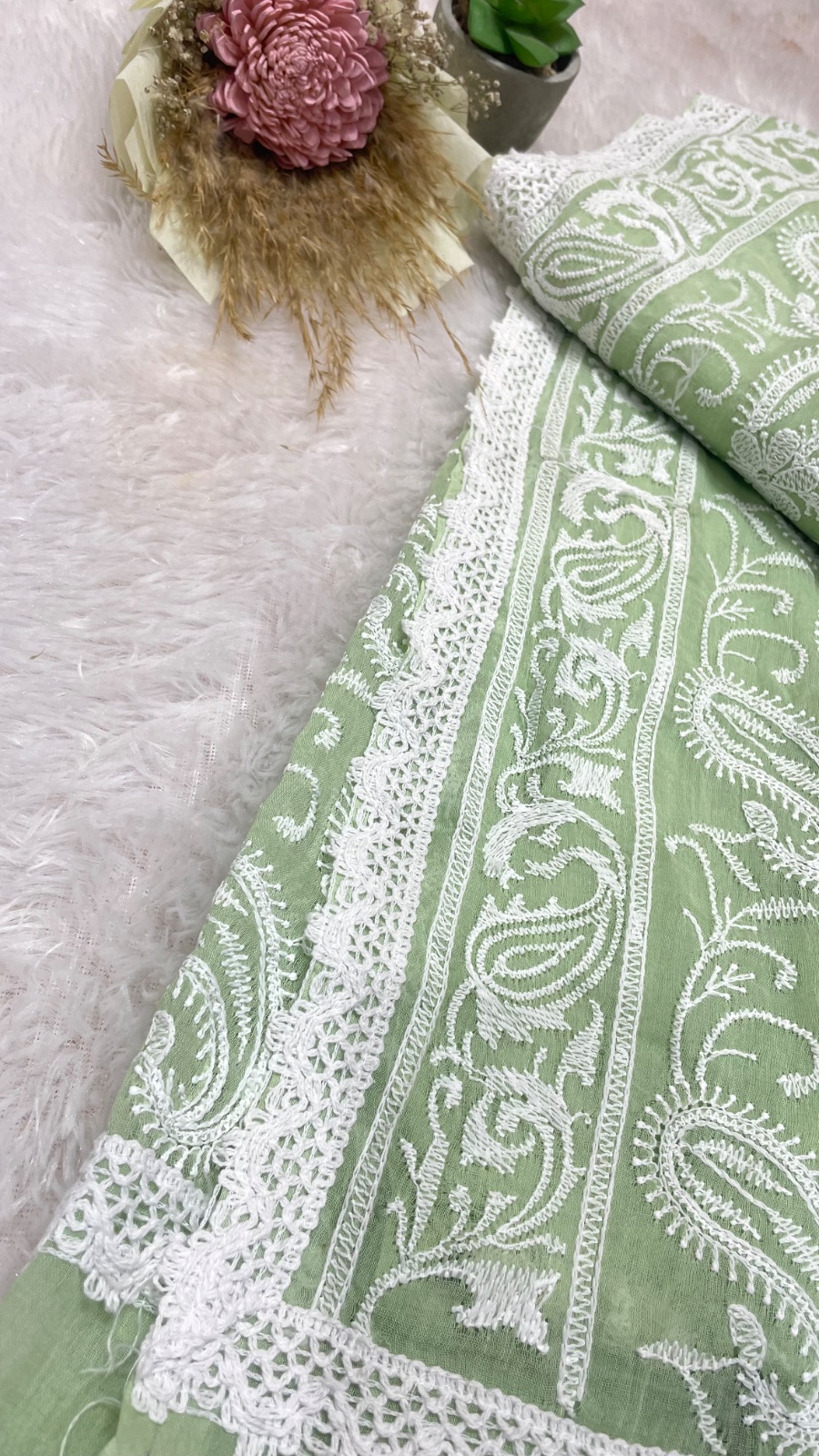 Chikankari saree angle 3