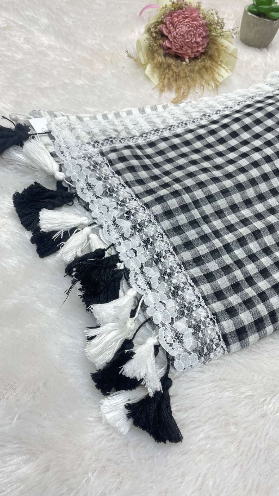 Checks with lace saree angle 4