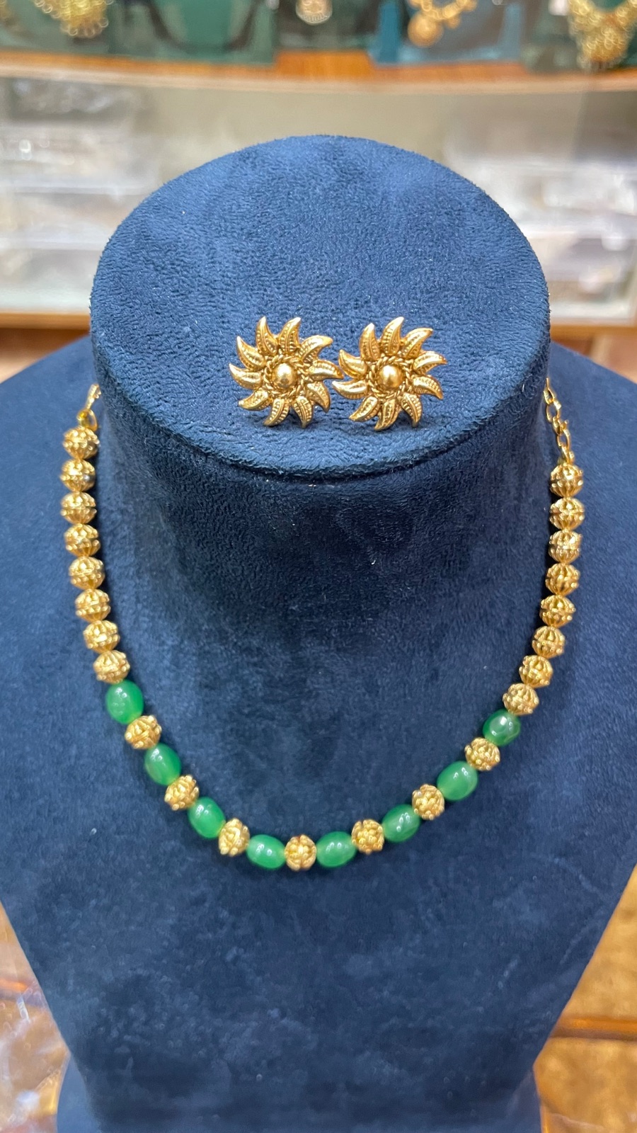 Green beads small choker