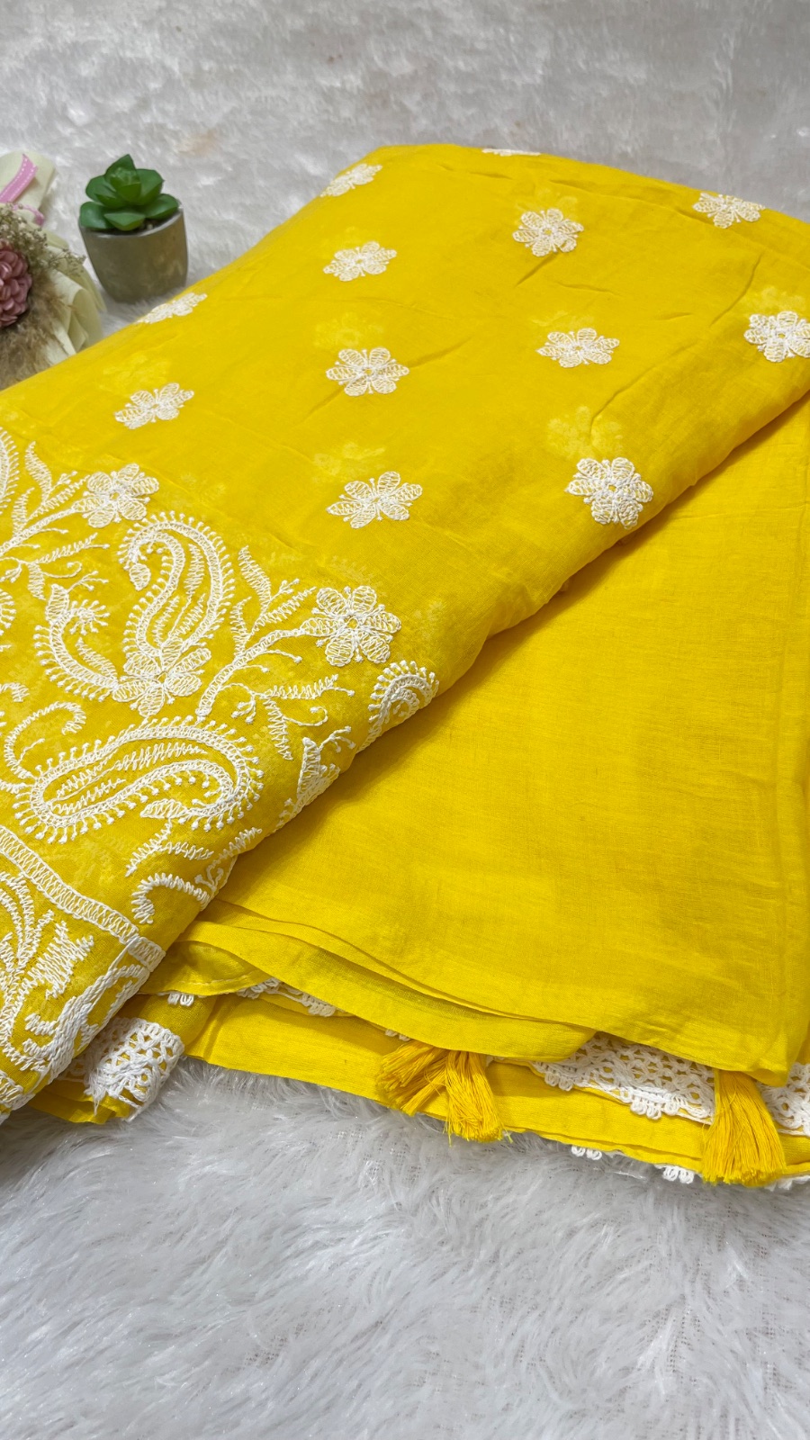 Chikankari saree angle 2