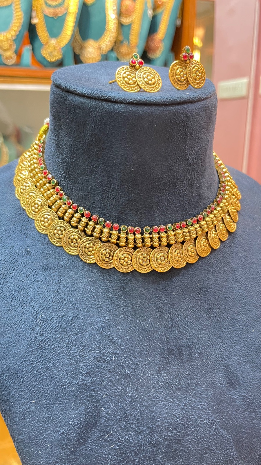 Kassu necklace angle 2