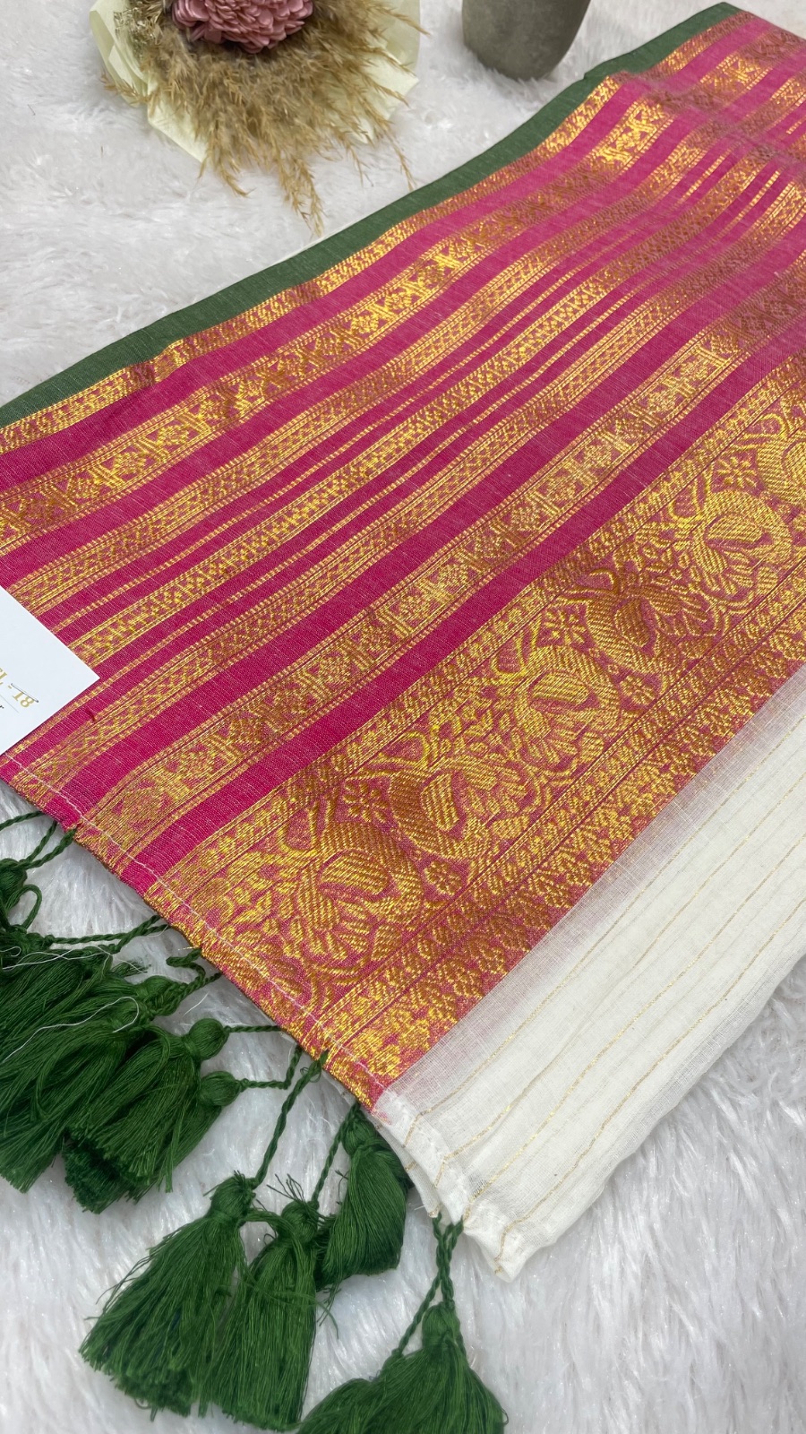 Ivory cotton saree angle 3