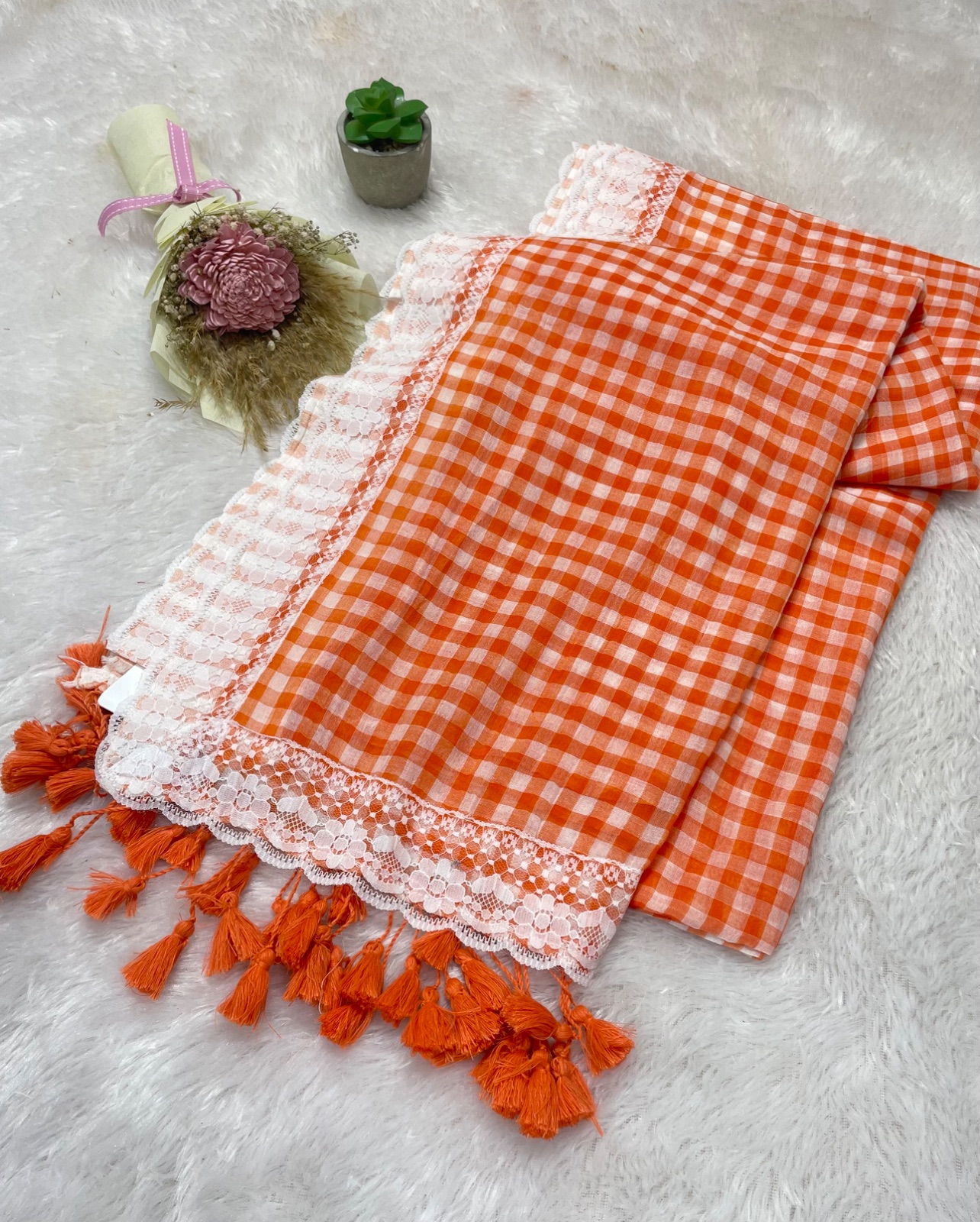 Checks with lace saree