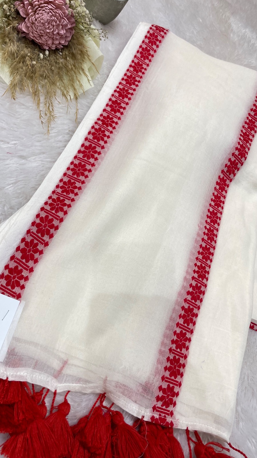 White cotton saree angle 2
