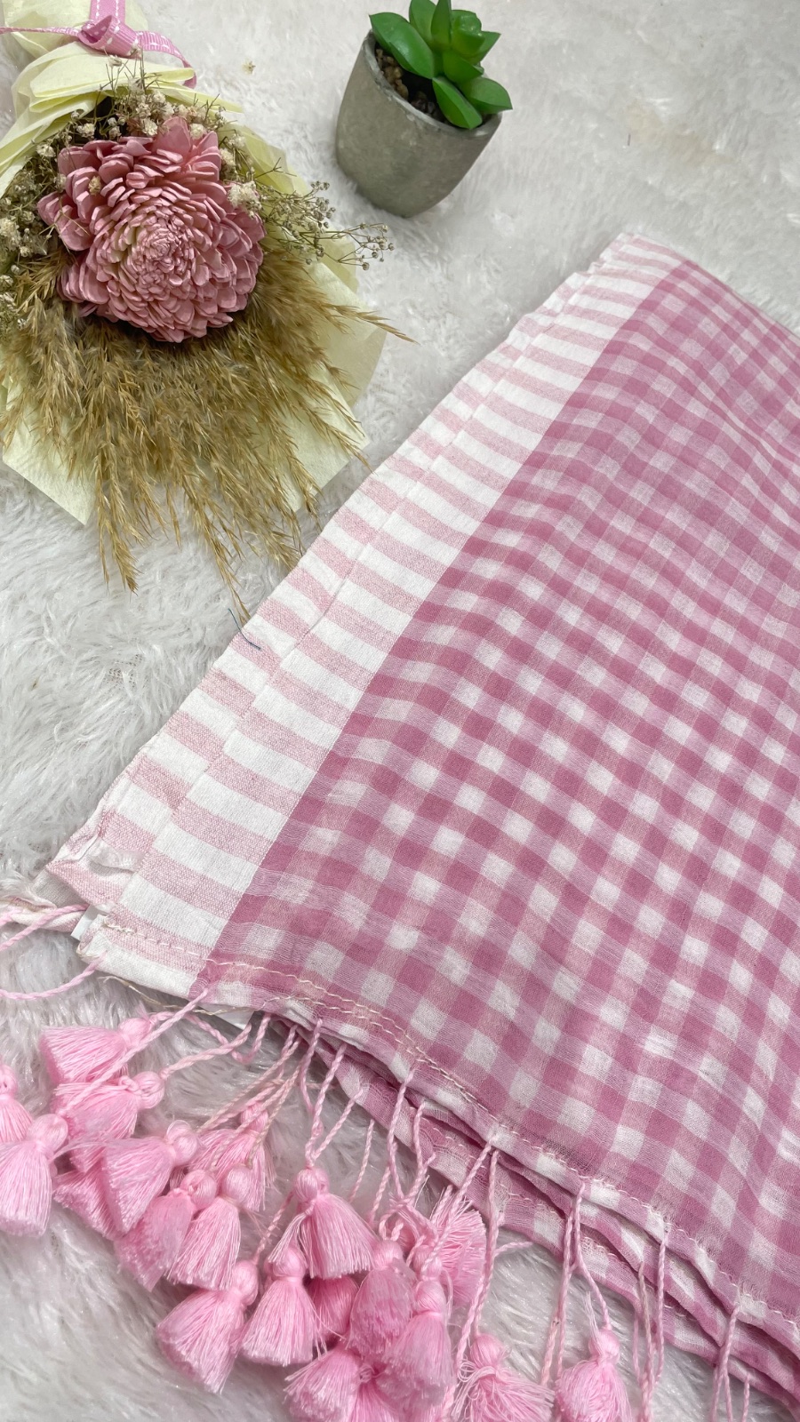 Checked cotton saree angle 3