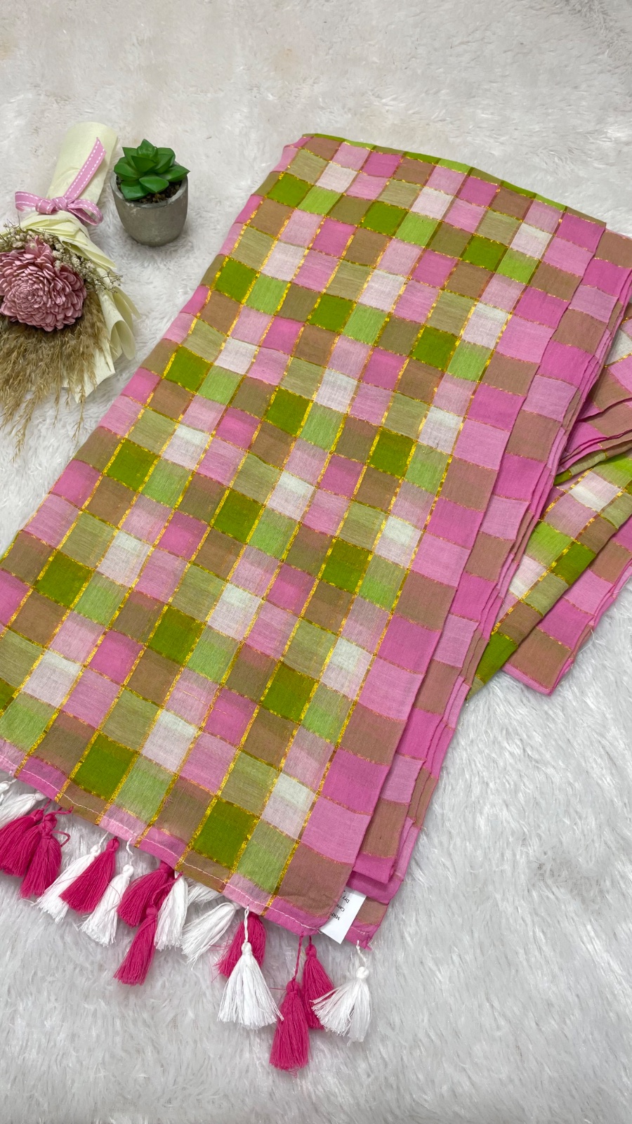 Pink Checks pattern saree angle 3