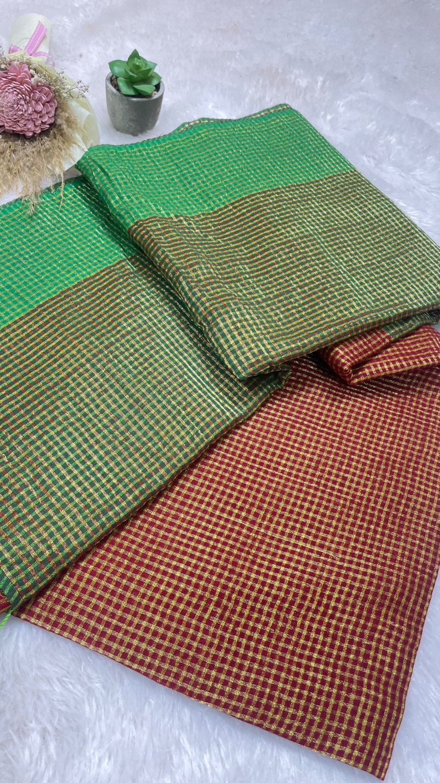 Small checks cotton saree angle 4