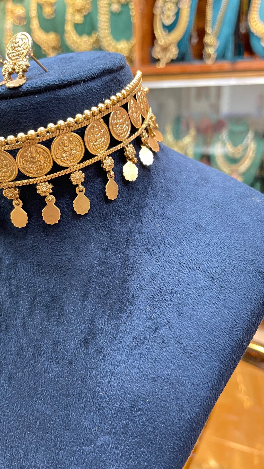 small Lakshmi kasu choker angle 3
