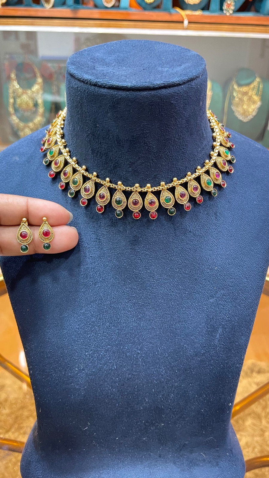 petals pattern with red stones necklace angle 2